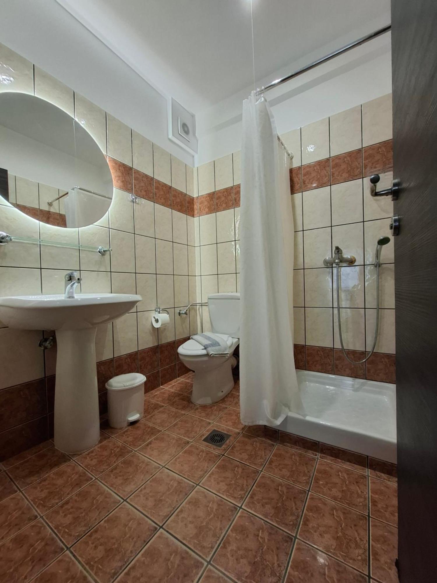 Hotel Kostas Olympiakí Aktí المظهر الخارجي الصورة
